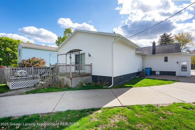 921 E Willoughby Road, Lansing, MI 48911