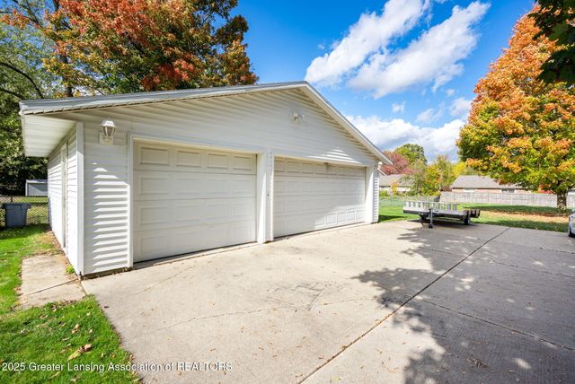 921 E Willoughby Road, Lansing, MI 48911