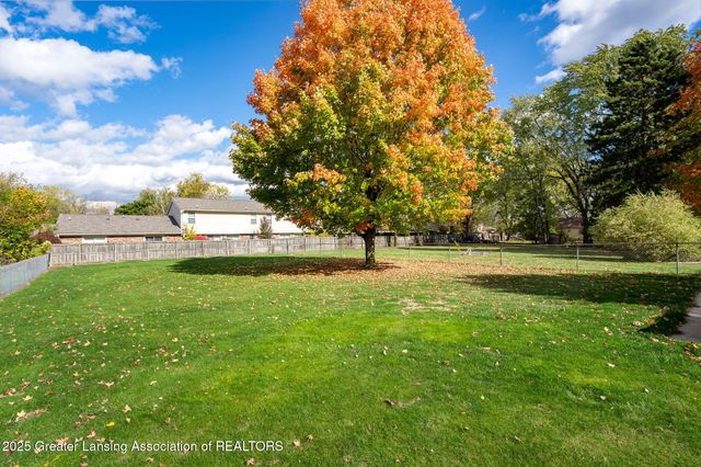 921 E Willoughby Road, Lansing, MI 48911