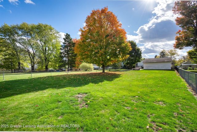 921 E Willoughby Road, Lansing, MI 48911