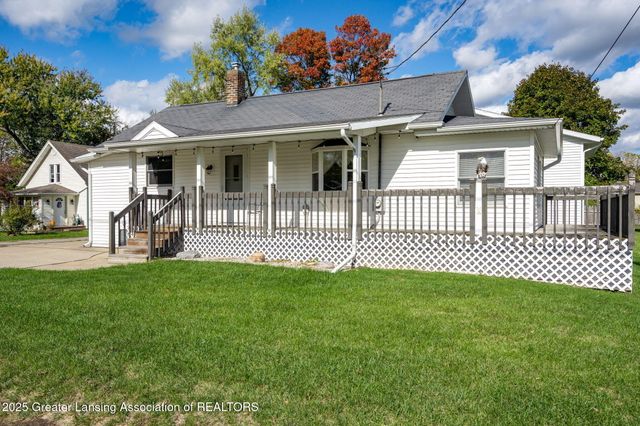 921 E Willoughby Road, Lansing, MI 48911