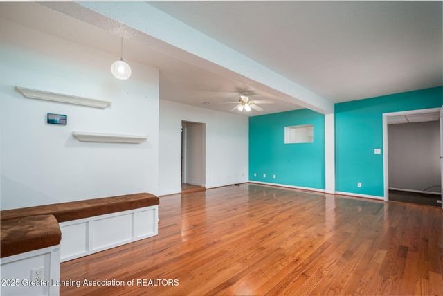 921 E Willoughby Road, Lansing, MI 48911