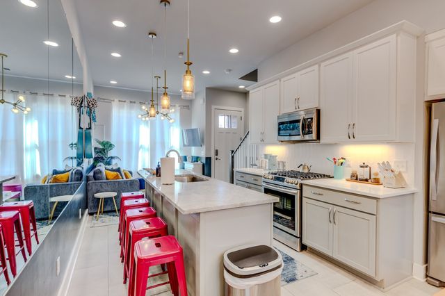707 26th Ave N Apt 6, Nashville, TN 37208