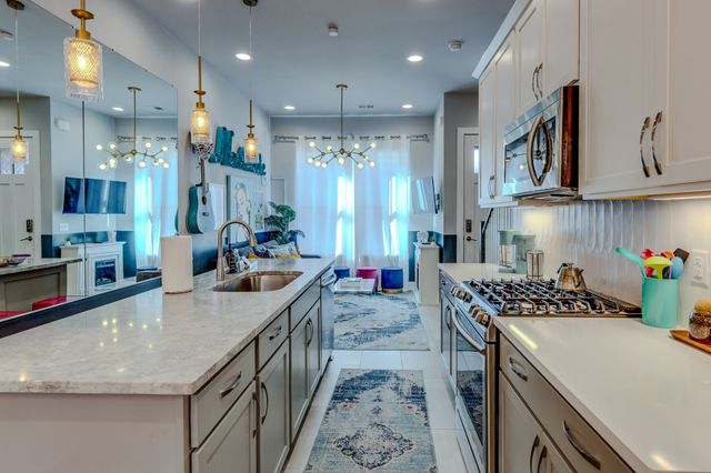 707 26th Ave N Apt 6, Nashville, TN 37208