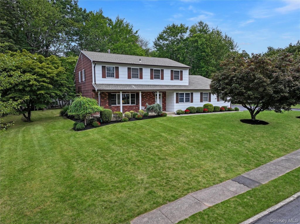 28 Cardinal Court, West Nyack, NY 10994