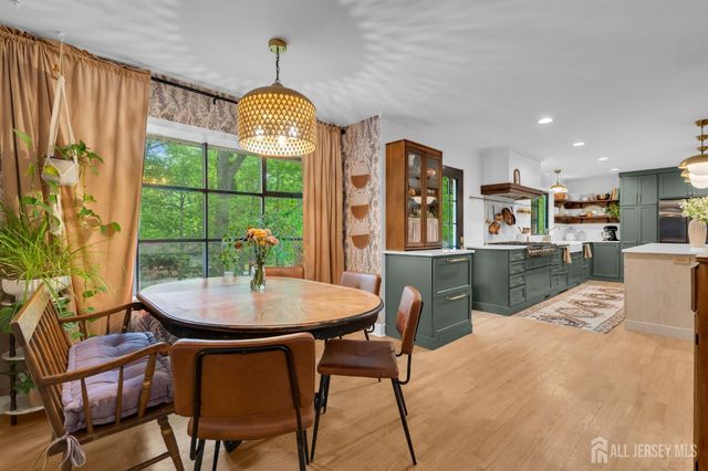 52 Eileen Way, Edison, NJ 08837