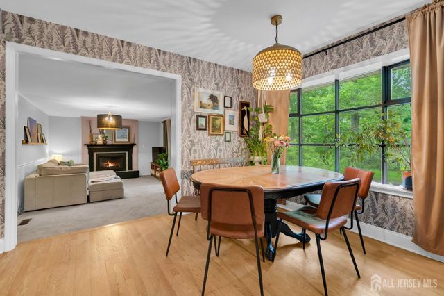 52 Eileen Way, Edison, NJ 08837