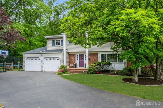 52 Eileen Way, Edison, NJ 08837