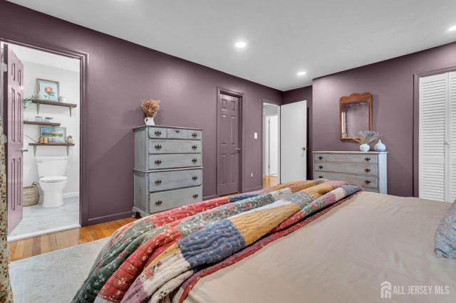 52 Eileen Way, Edison, NJ 08837