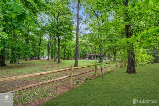 52 Eileen Way, Edison, NJ 08837