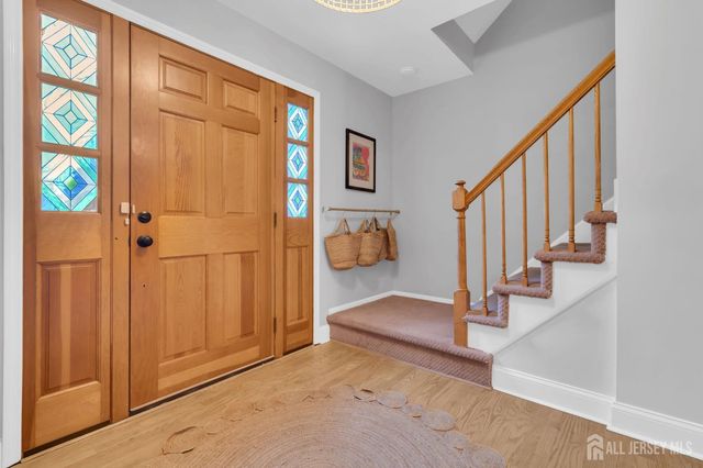 52 Eileen Way, Edison, NJ 08837