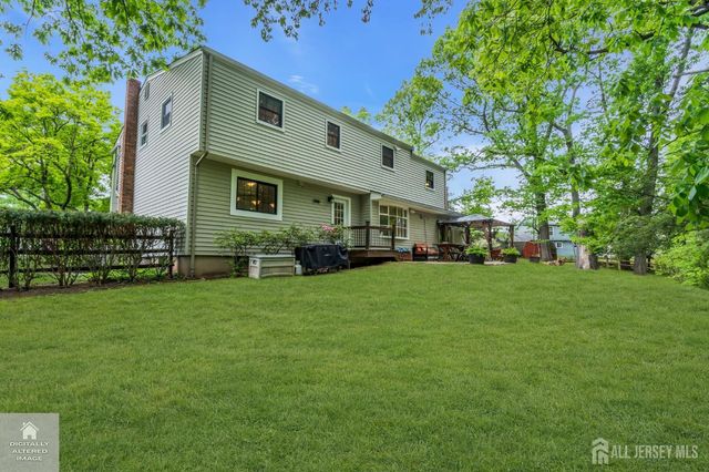 52 Eileen Way, Edison, NJ 08837