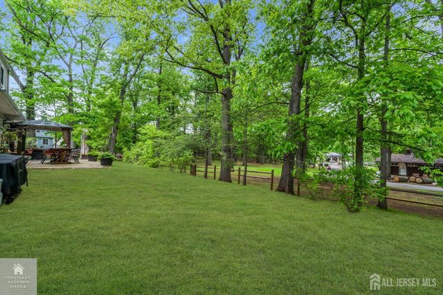 52 Eileen Way, Edison, NJ 08837