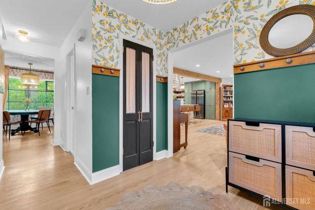 52 Eileen Way, Edison, NJ 08837