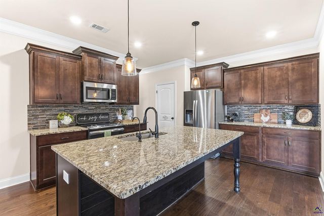 400 Avery Court, Bonaire, GA 31005