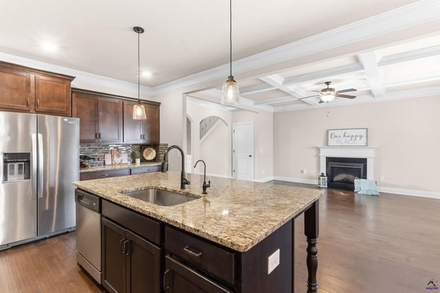 400 Avery Court, Bonaire, GA 31005