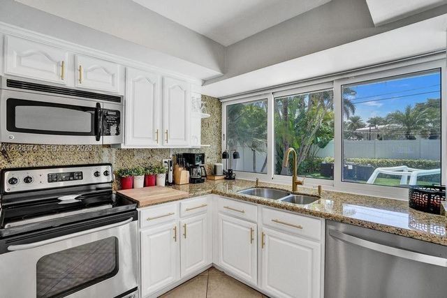 2080 NE 65th Street, Fort Lauderdale, FL 33308