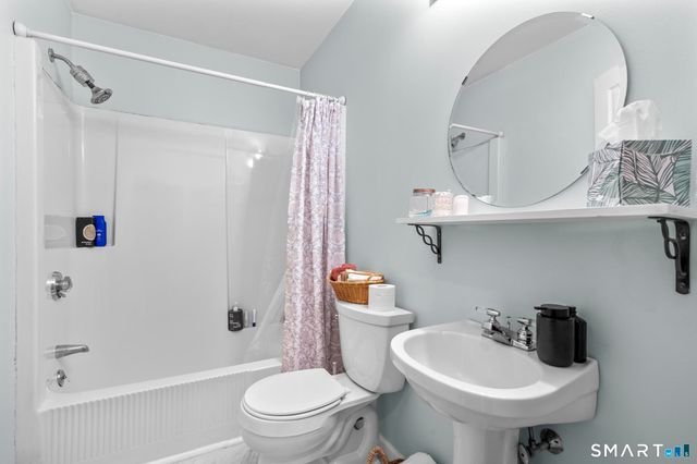 104 South Montowese Street, Branford, CT 06405