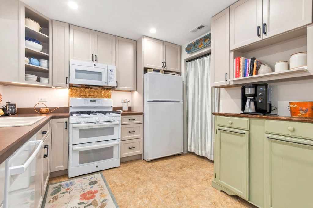 11231 Cottonwood Drive B, Palos Hills, IL 60465 — photo 5