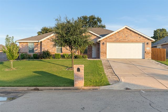 3733 Cecelia Lane, Forest Hill, TX 76140