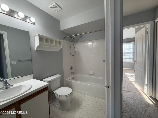 52 Aberdare Court 4, Freehold, NJ 07728