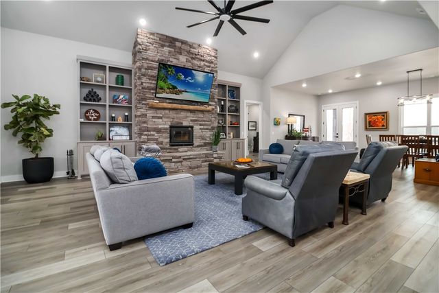 15626 Black Oak Quarry Road, Fayetteville, AR 72701