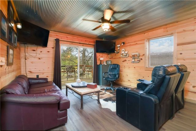 15626 Black Oak Quarry Road, Fayetteville, AR 72701