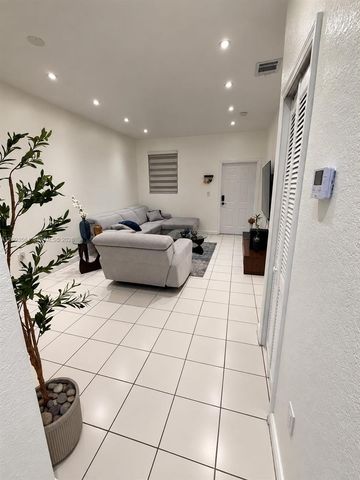 7050 NW 177th Street 108-11, Hialeah, FL 33015