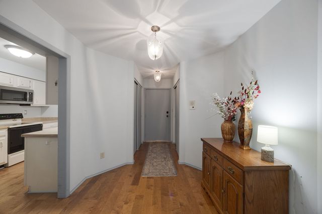 740 Saint Andrews Lane 41, Crystal Lake, IL 60014