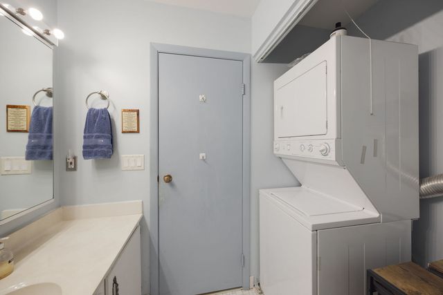 740 Saint Andrews Lane 41, Crystal Lake, IL 60014