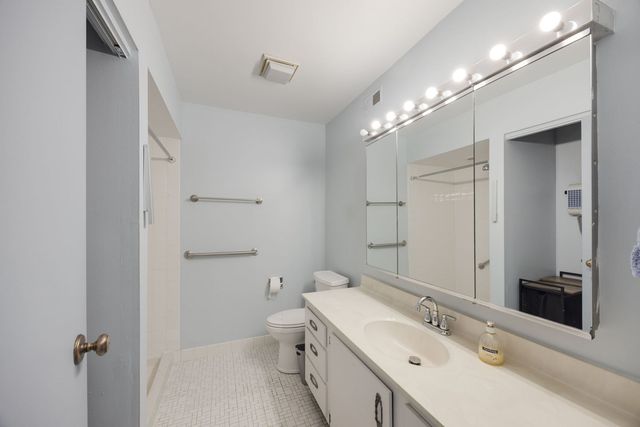 740 Saint Andrews Lane 41, Crystal Lake, IL 60014