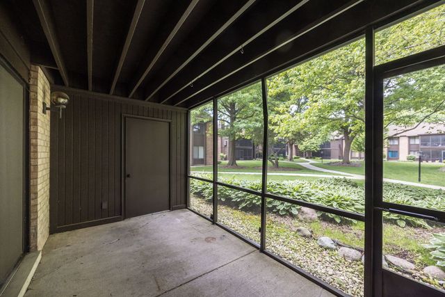 740 Saint Andrews Lane 41, Crystal Lake, IL 60014