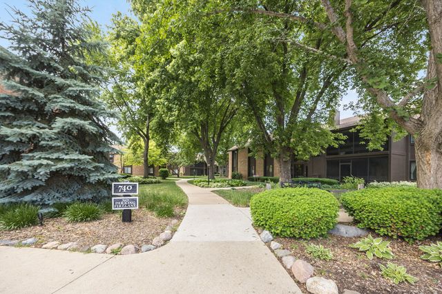740 Saint Andrews Lane 41, Crystal Lake, IL 60014
