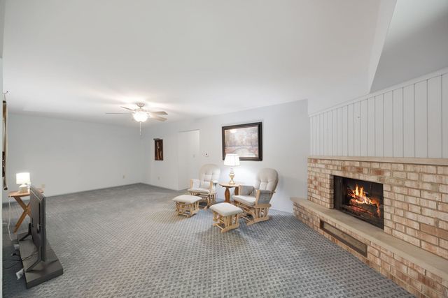 740 Saint Andrews Lane 41, Crystal Lake, IL 60014