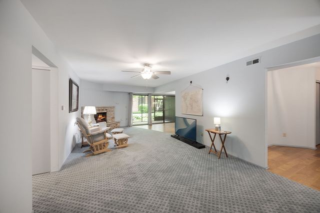 740 Saint Andrews Lane 41, Crystal Lake, IL 60014