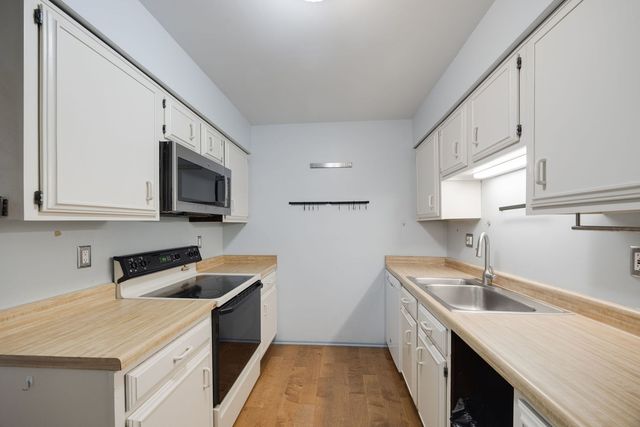 740 Saint Andrews Lane 41, Crystal Lake, IL 60014