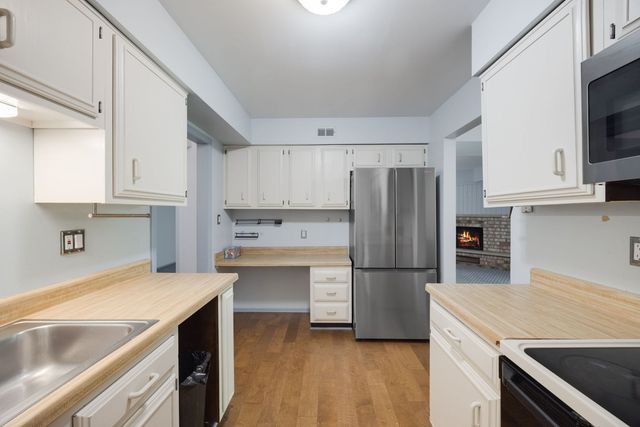 740 Saint Andrews Lane 41, Crystal Lake, IL 60014