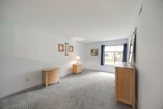 740 Saint Andrews Lane 41, Crystal Lake, IL 60014