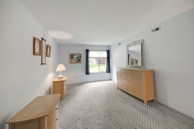 740 Saint Andrews Lane 41, Crystal Lake, IL 60014