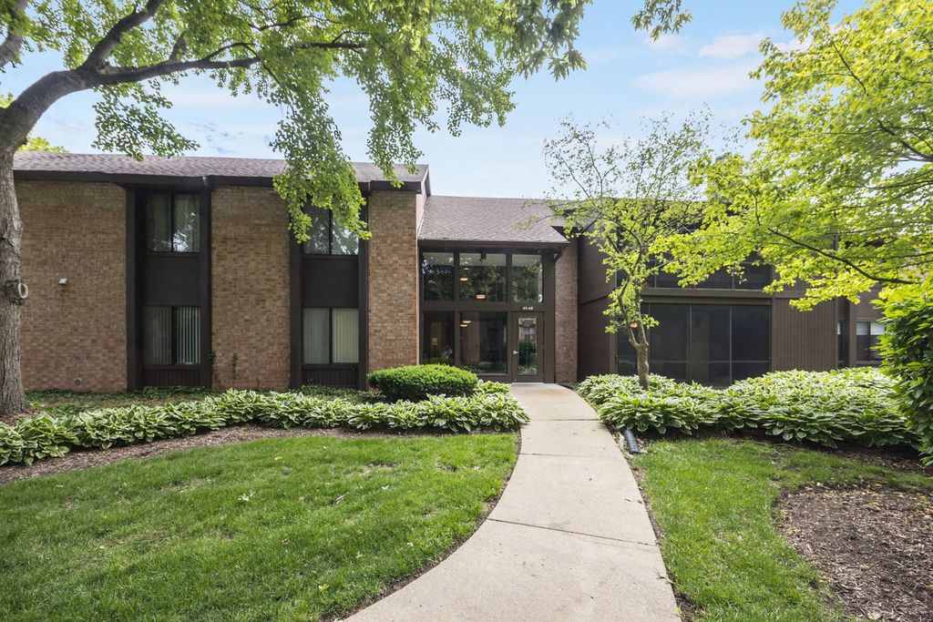 740 Saint Andrews Lane 41, Crystal Lake, IL 60014