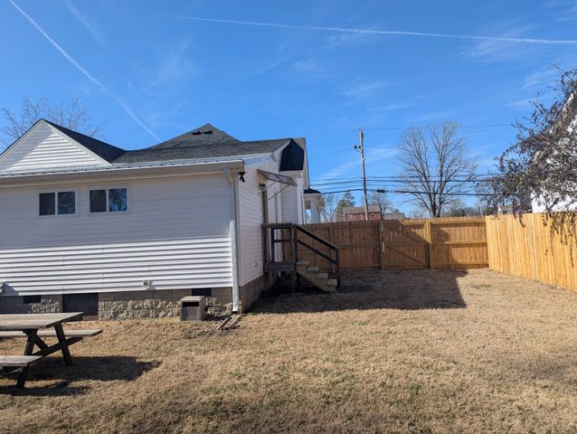 209A S Greenwood St, Lebanon, TN 37087