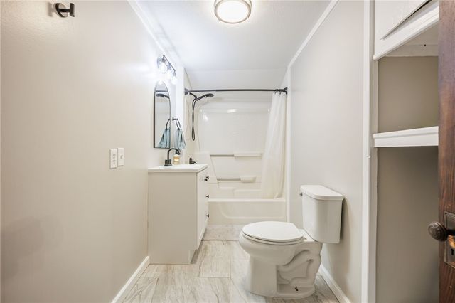 718 County Road 8, Farmington, NY 14425