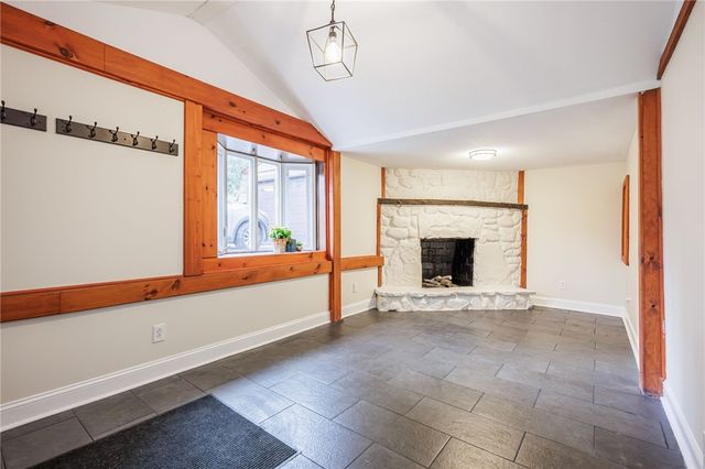 718 County Road 8, Farmington, NY 14425