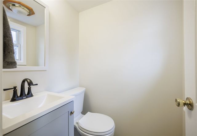 718 County Road 8, Farmington, NY 14425