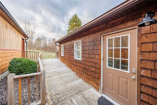 718 County Road 8, Farmington, NY 14425