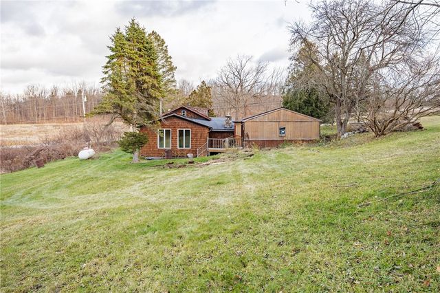 718 County Road 8, Farmington, NY 14425