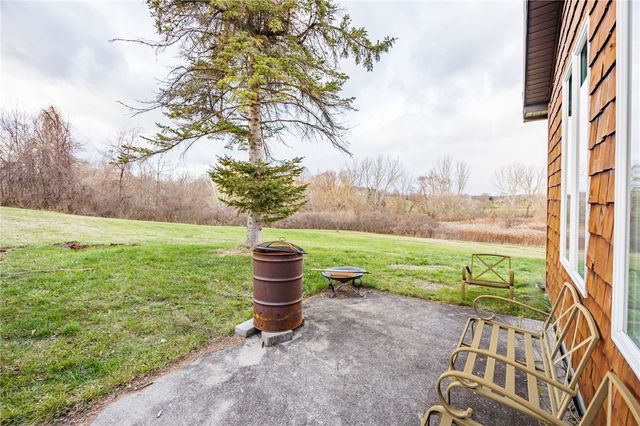 718 County Road 8, Farmington, NY 14425