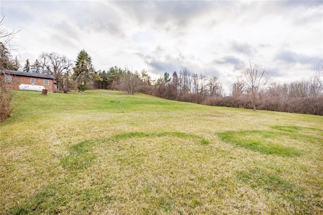 718 County Road 8, Farmington, NY 14425