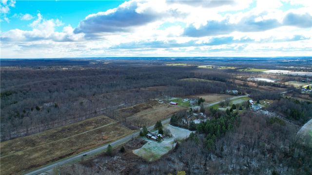 718 County Road 8, Farmington, NY 14425