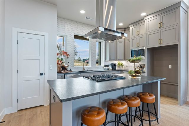 28 Reading Lane, Bella Vista, AR 72714